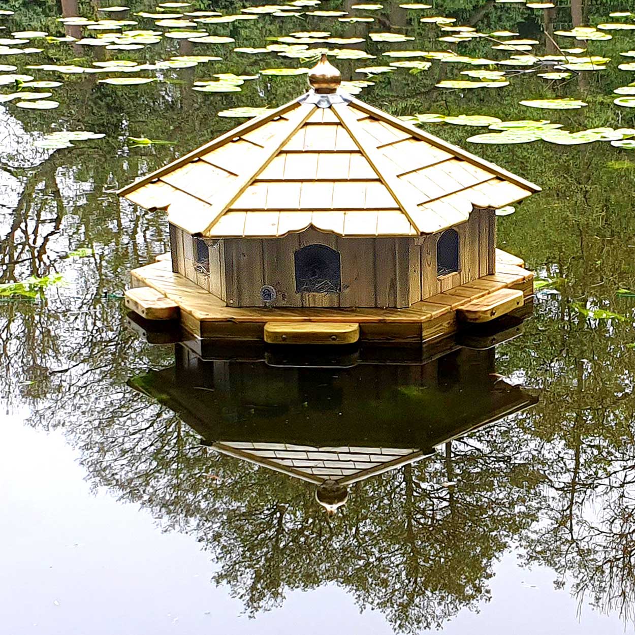 Epsom 6 Floating Duck Nest